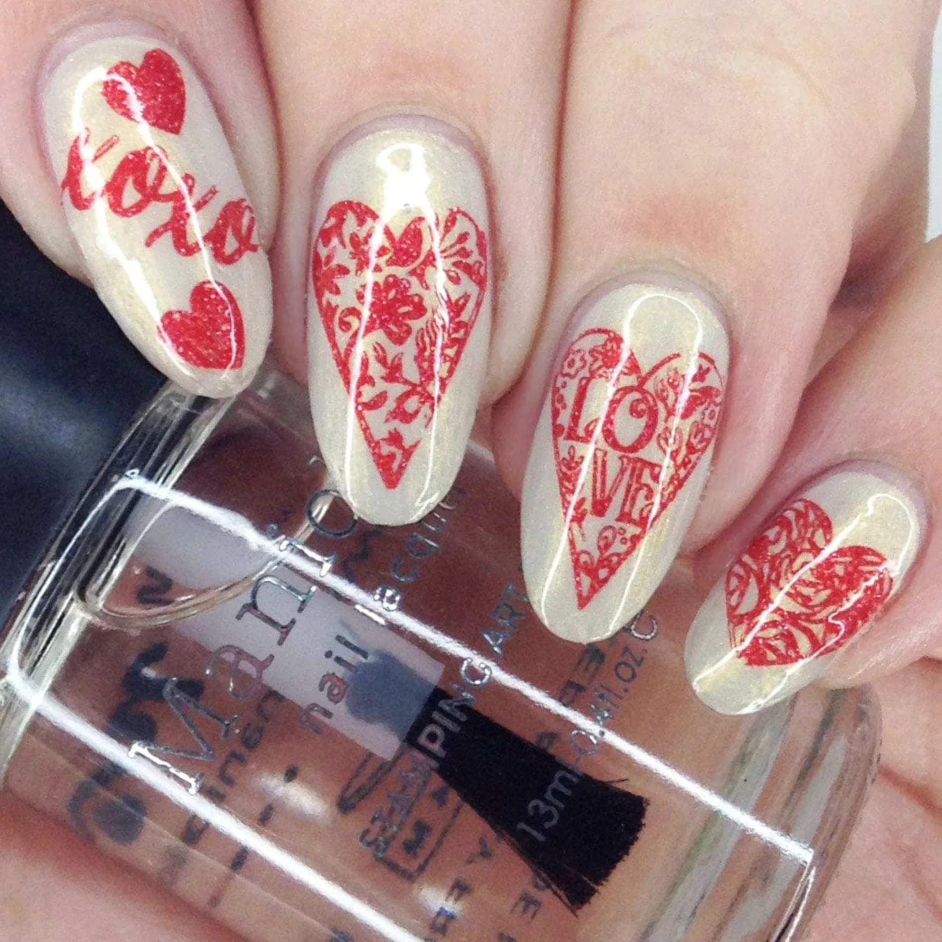 Bleeding Hearts (m272) - Nail Stamping Plate