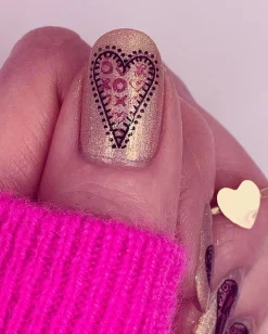 Bleeding Hearts (m272) - Nail Stamping Plate