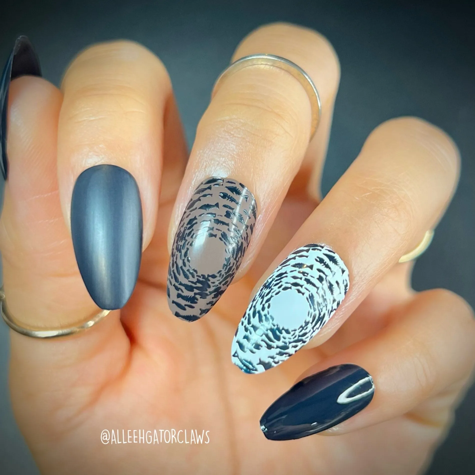 Kraken (B482) - Cream Dark Navy Blue Stamping Polish
